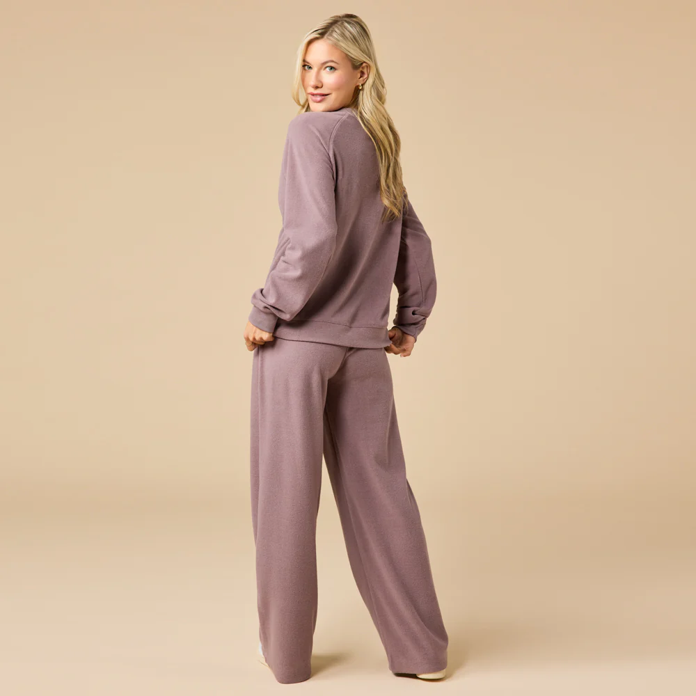 Vintage Velvet Raglan Crew Neck with Pintuck Pant - Image 19